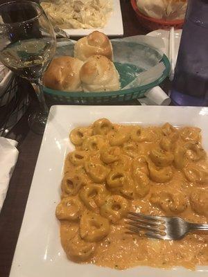 Rolls, wine, tortellini alla panna