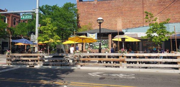 Drinks on the sidewalk - nice in summertime