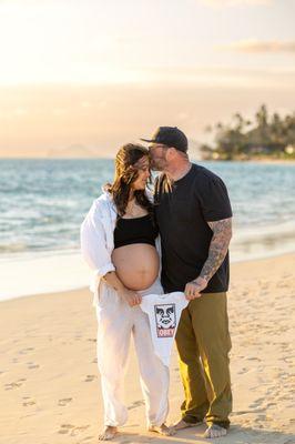 Maternity photo session on the beach in Hawaii