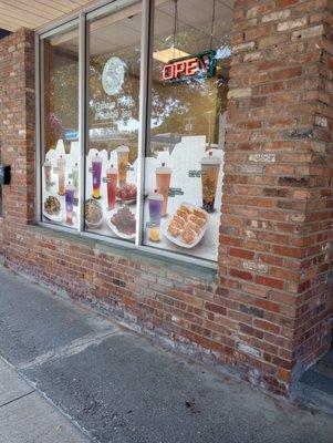 The front of the restaurant. It is on the right of the Yankee Clipper Diner. You can park on the street or in the back of the restaurant.