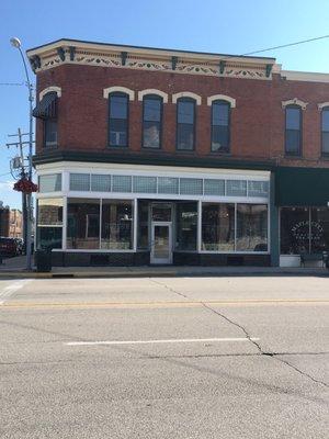 Nice store front right on the corner of Broadway and N 1 St.