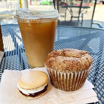 Cold Brew with whole milk and toasted almond syrup, Banana Muffin, S'mores Macaron