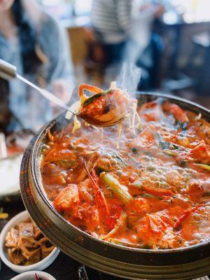 Seafood hot pot