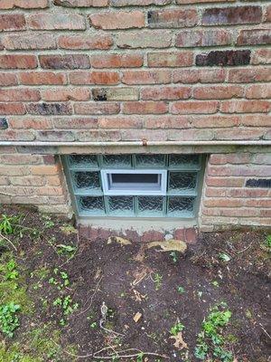 (1) Glass block window with air vents / Ice Pattern