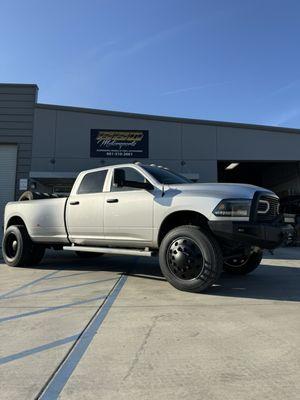 2018 Ram 3500 DRW FWD G56 sitting on 255/70R22.5 Toyo's w/22.5 Alcoa Dura Black Rims