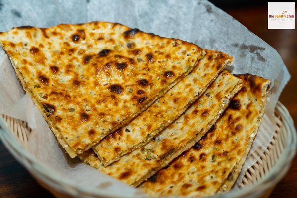 Chilli cheese naan