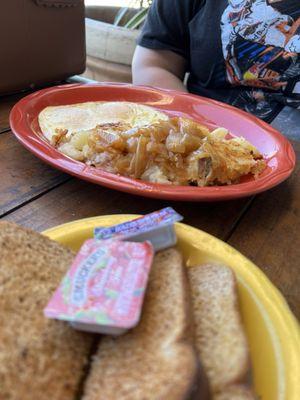 Breakfast platter with eggs and hashbrowns