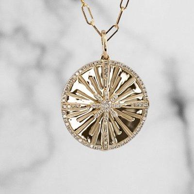 Dilamani gold medallion pendant