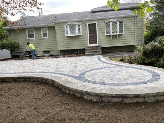 Paver and wall patio