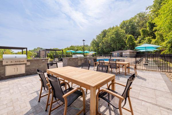 Outdoor Kitchen and Dining