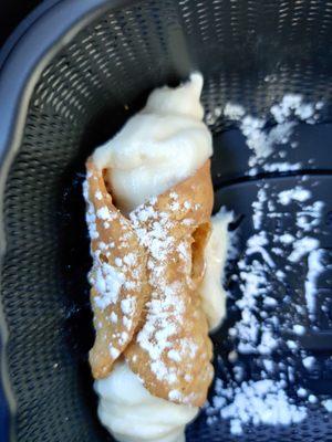 Mini cannoli (comes with two)