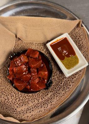 Gored Gored (Tender, marinated pieces of lamb cooked with pepper, onions, garlic, rosemary and served with injera)