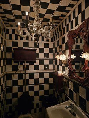 Cool old style bathroom