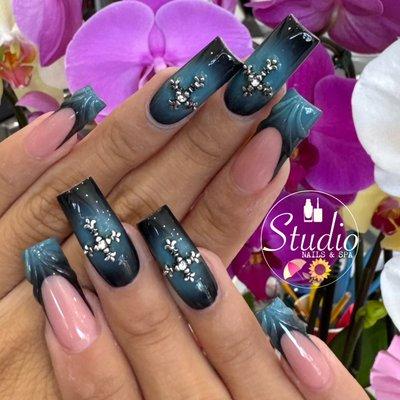 Studio Nails & Spa