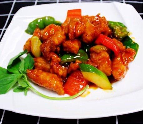 L2. General Tso Chicken Lunch