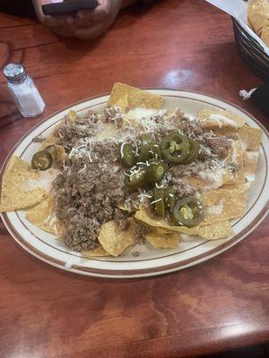 Mexicano Nachos with beef and jalapeños