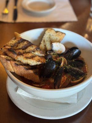 Vongole E Cozze Al Sugo Di Pomodoro