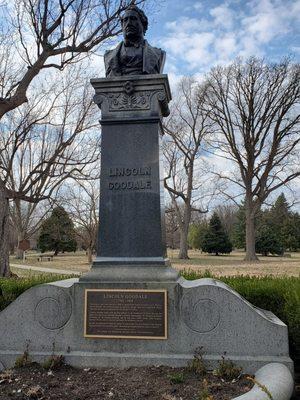 Lincoln Goodale sculpture and plaque