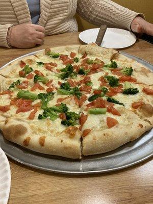 White pie with Broccoli and Tomato with extra garlic