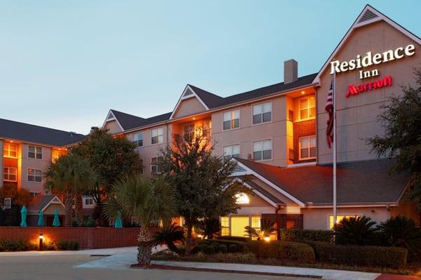 The Residence Inn Austin North/Parmer Lane, located off I-35, features pet-friendly suites and free perks.