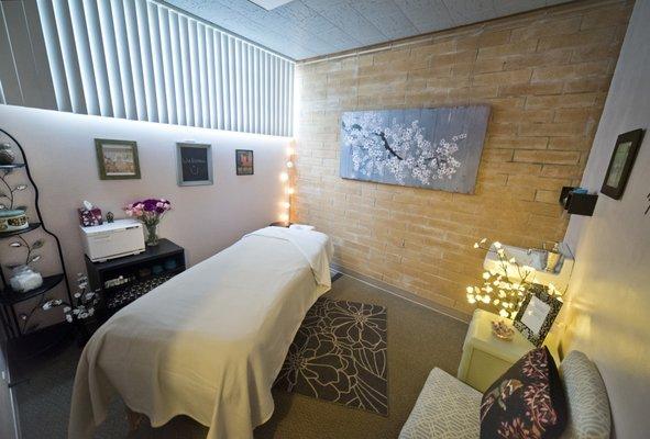 Complimentary extras include 3" memory foam heated massage table, warm pack for the back/neck/shoulders and aromatherapy.