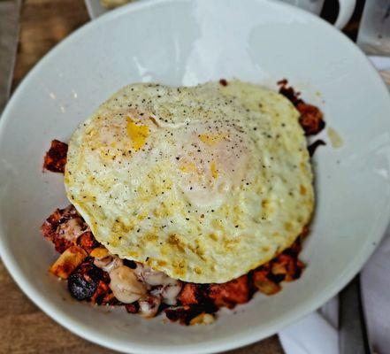 Hash with eggs