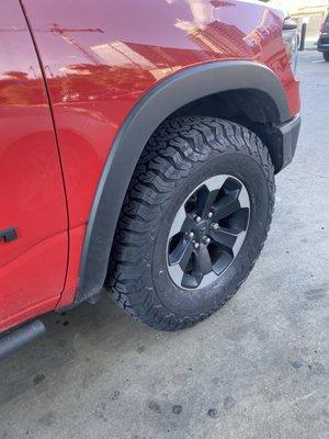 BF Goodrich All Terrain T/A KO2 305/70R18