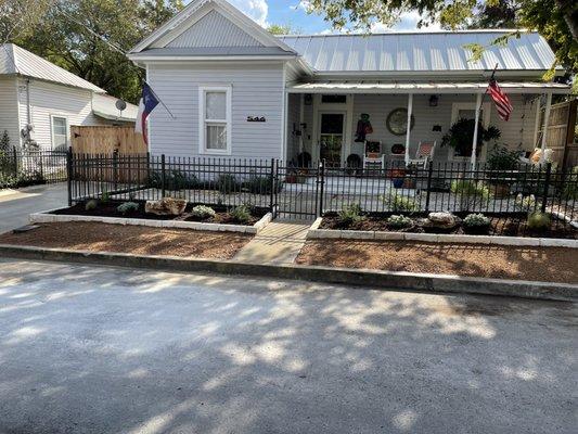 Hardscapes drought tolerant