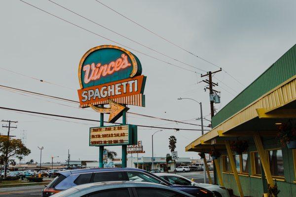 Vince's Spaghetti neon sign.