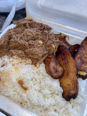 Shredded beef, white rice and fried plantains.