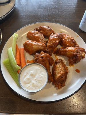 Delish extra crispy buffalo wings and blue cheese