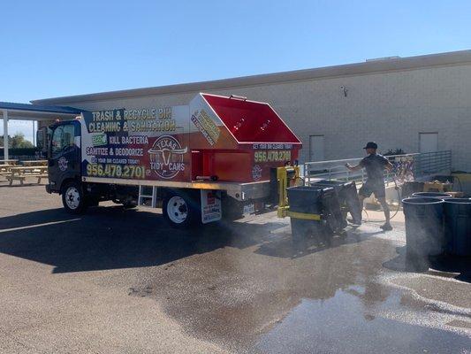 Trash Bin cleaning truck