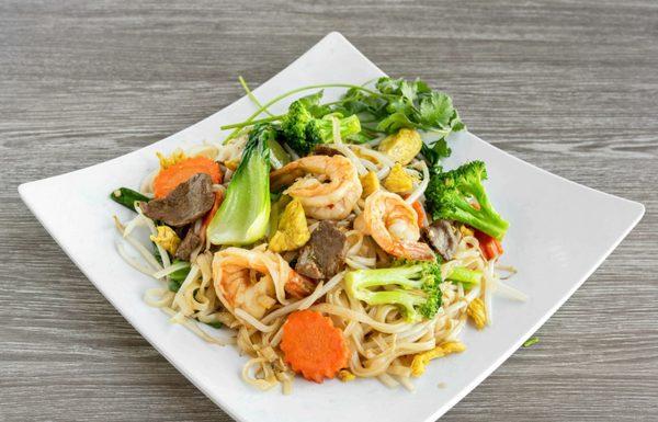 Special Combination Stir-Fried Rice Noodles (Hu Tieu Xao Dac Biet)