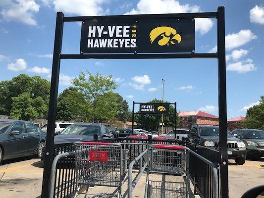 Hy-Vee Hawkeyes drop off shopping carts.