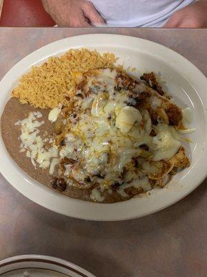 Choripollo con arroz y frijoles