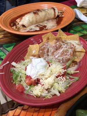 Fajitas Texanas side salad and nachos