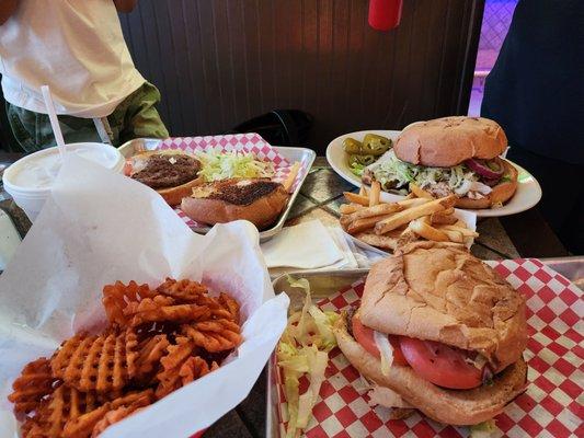 Gazeebo burger, chicken sandwich and kids burger