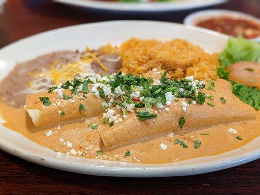 Chicken enchiladas de la crema