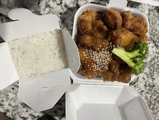 Pint of sesame chicken and came with a little side of white rice!