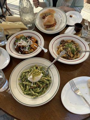 Fettuccine alla Bolognese con Porcini e Tocco di Crema Trenette Al Pesto Genovese Paccheri alla Norma