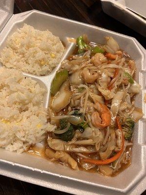 Moo Goo Gai Pan with shrimp (no mushroom or onion)