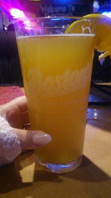 Medium sized blue moon on draught. Yum!