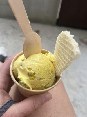 Saffron ice cream