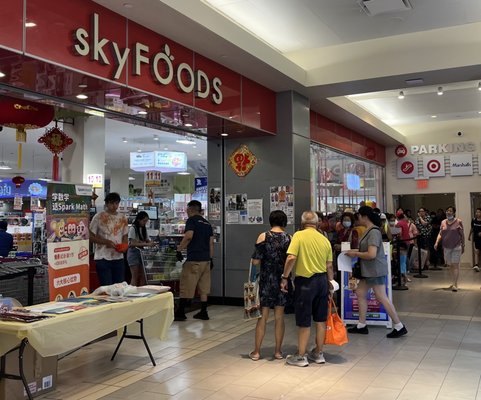 Line to get into Skyfoods.  I thought we were done with lines for the supermarket!