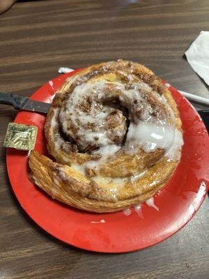 Omg! This cinnamon roll!