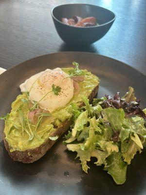 Avocado toast and a side of bacon - I'm picky with my avo toast and this was delish!