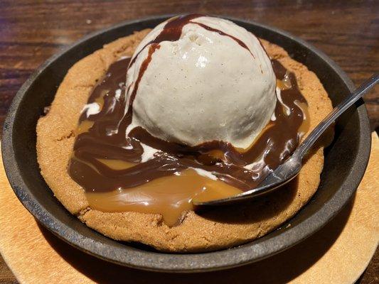 Skillet Chocolate Chip Cookie