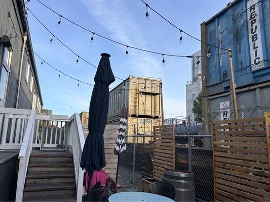 Train cars adjacent to the patio create a cool industrial vibe