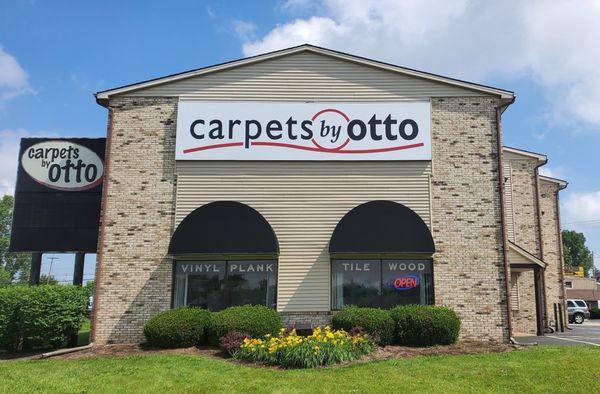 Our Landmark showroom in Toledo has a curated selection of the best carpets, laminate, hardwood, vinyl plank, commercial carpet & more!