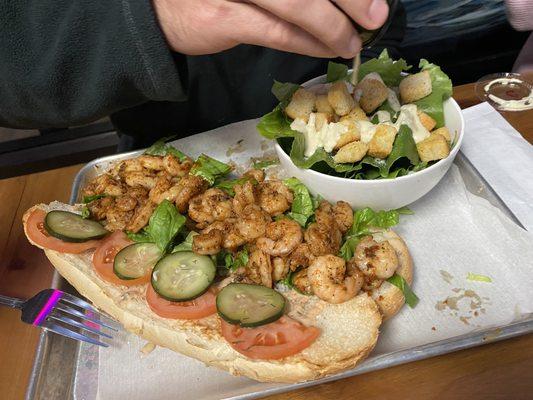 Grilled shrimp poboy